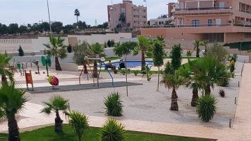 Stór og björt íbúð í Villamartin Gardens - Sumareignir