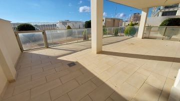 Stór og björt íbúð í Villamartin Gardens - Sumareignir