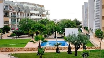 Stór og björt íbúð í Villamartin Gardens - Sumareignir