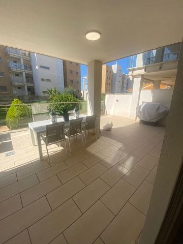 Falleg jarðhæð með suður verönd - Sumareignir