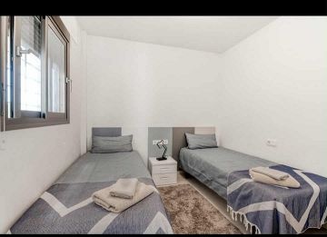 Falleg jarðhæð með suður verönd - Sumareignir